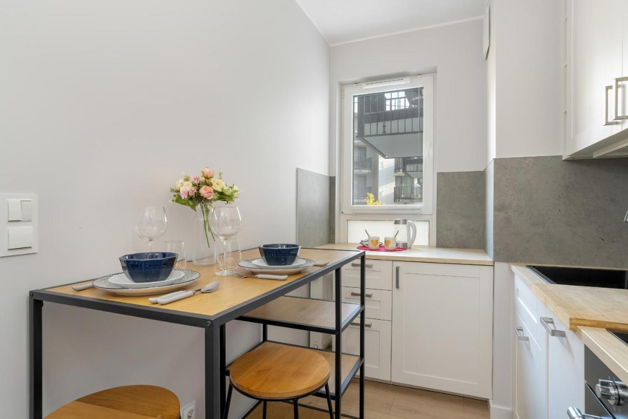 Stylish & Comfy Garbary Apartments With Parking By Noclegi Renters Poznań Esterno foto