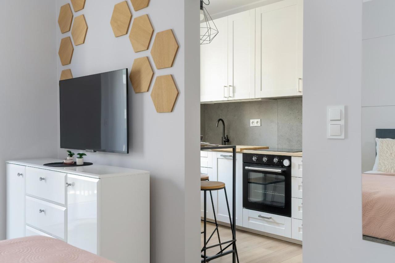 Stylish & Comfy Garbary Apartments With Parking By Noclegi Renters Poznań Esterno foto