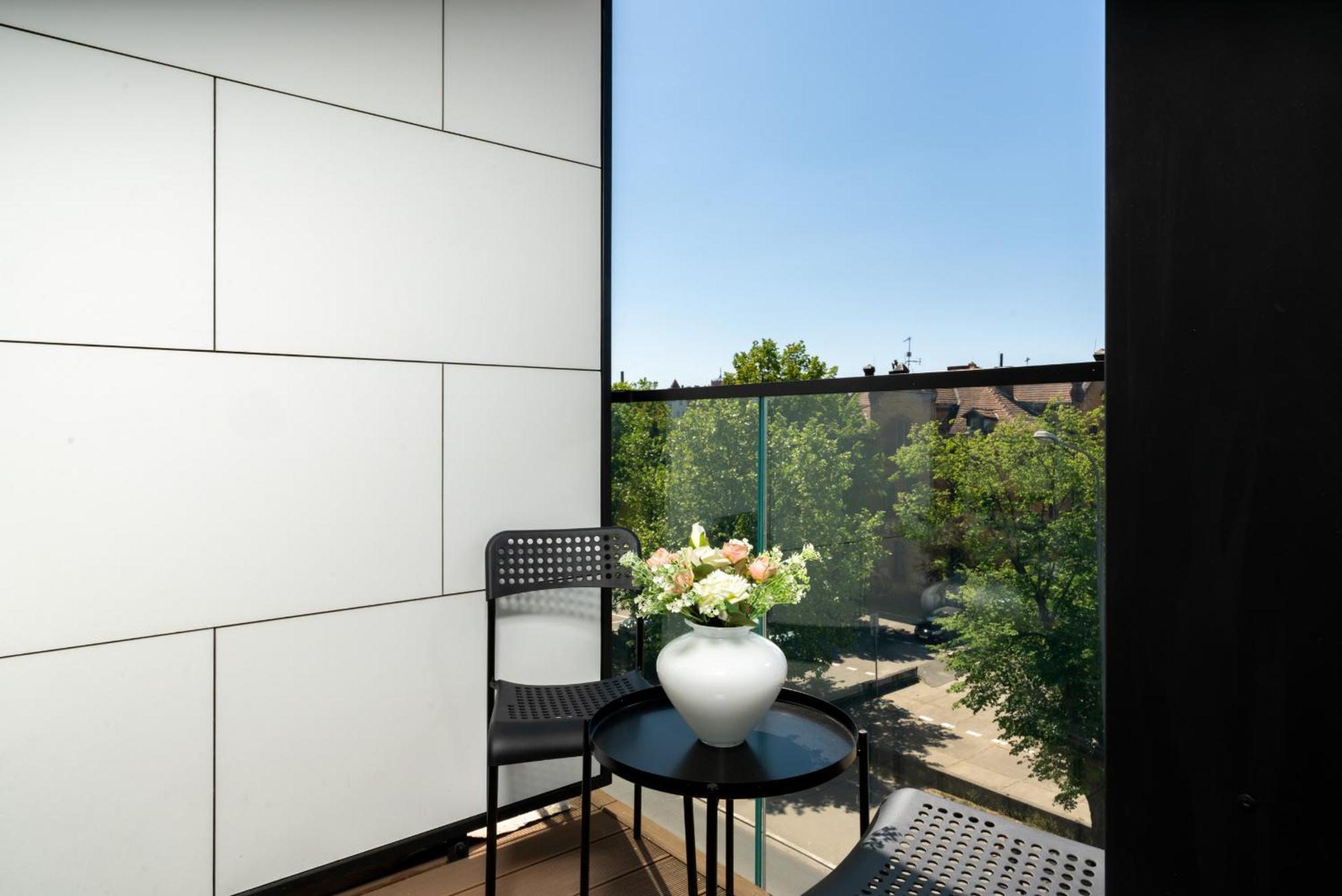 Stylish & Comfy Garbary Apartments With Parking By Noclegi Renters Poznań Esterno foto