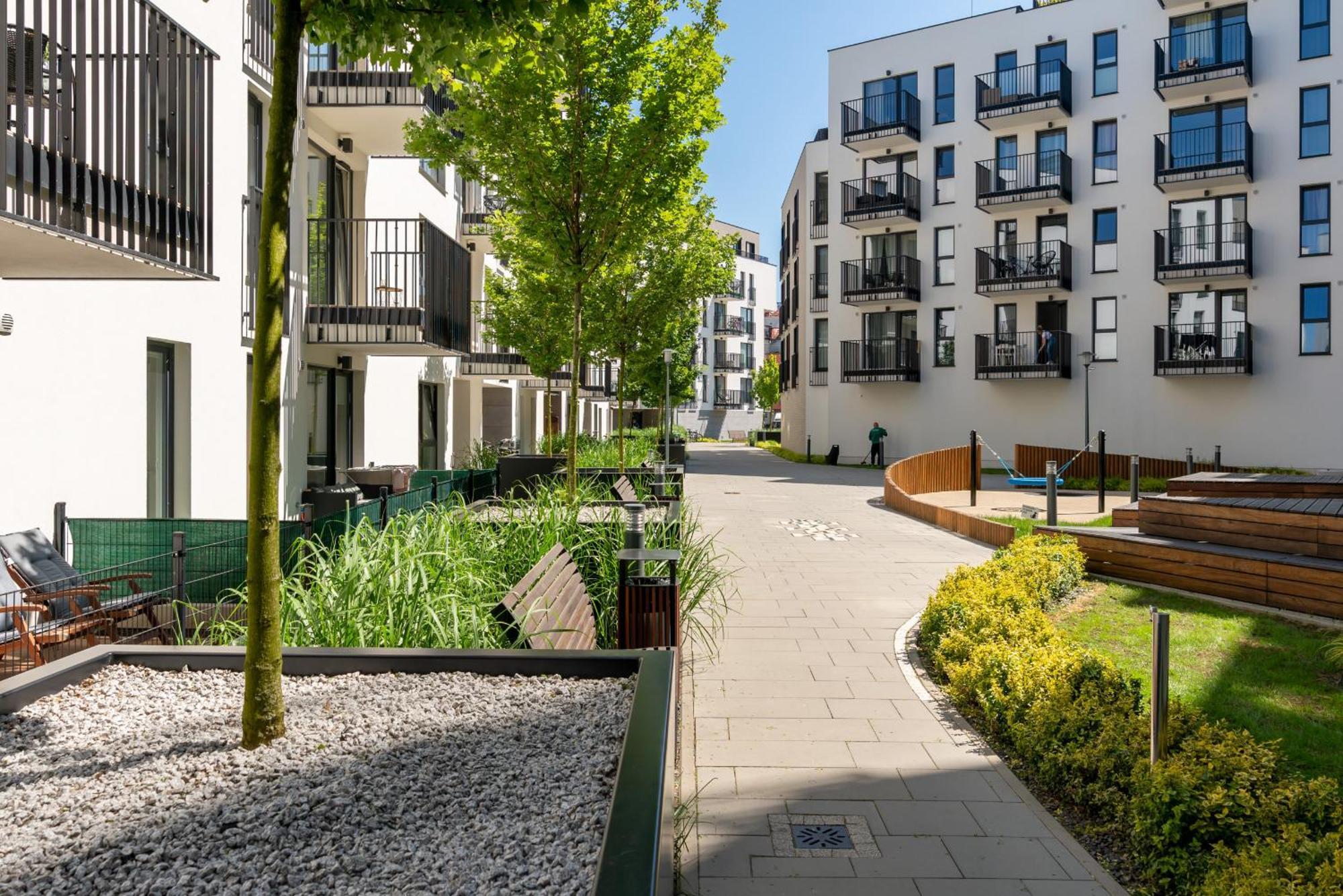 Stylish & Comfy Garbary Apartments With Parking By Noclegi Renters Poznań Esterno foto