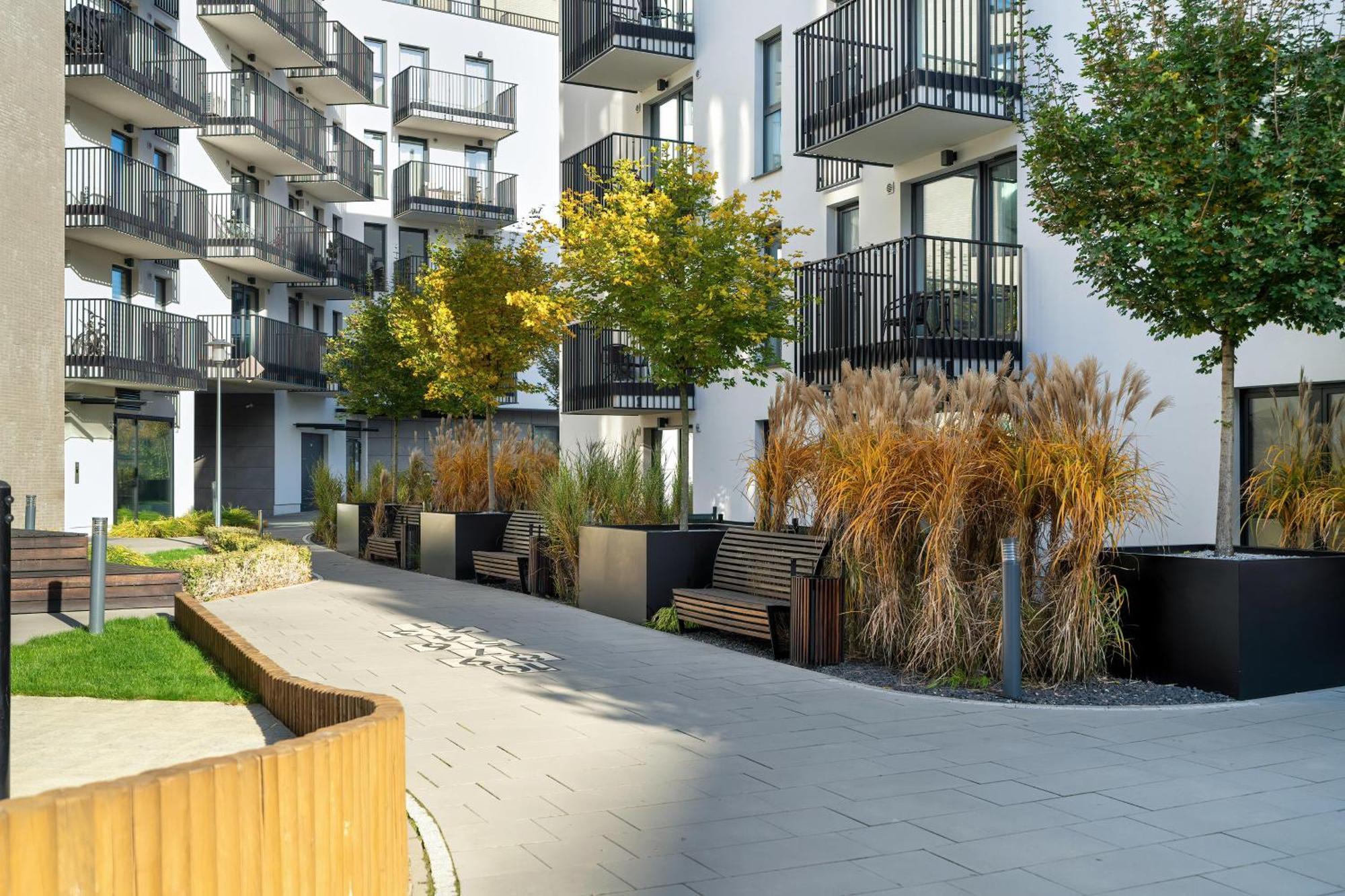 Stylish & Comfy Garbary Apartments With Parking By Noclegi Renters Poznań Esterno foto